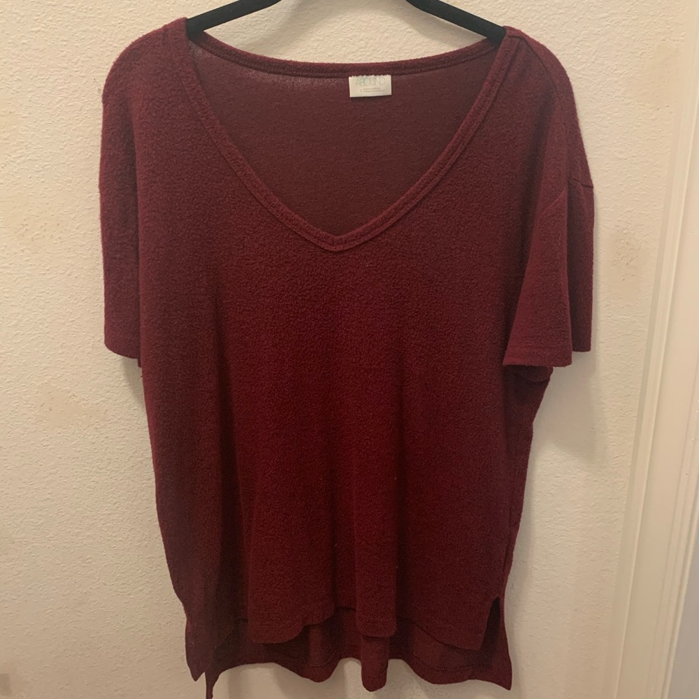 Red v-neck t-shirt💕